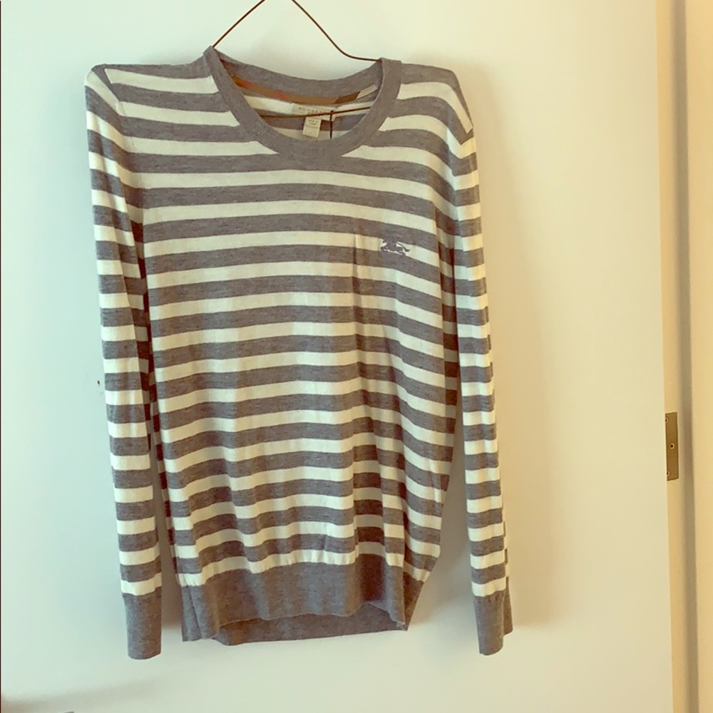 BRAND NEW NEVER WORN BURBERRY SWEATER SHIRT